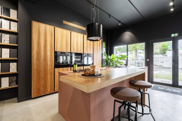 Quelles sont les tendances cuisine en matière de design, de couleur et de matériaux selon un cuisiniste de Seignosse ?
